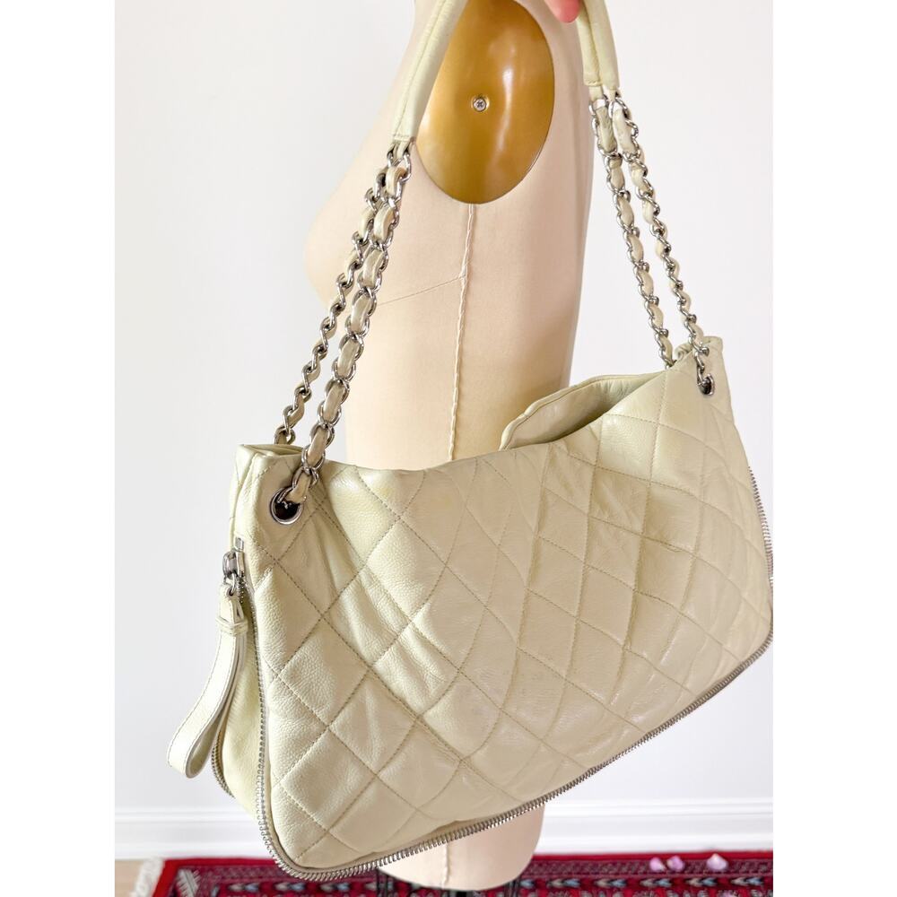Vintage Chanel Ivory Quilted Caviar Leather Zip Expandable Shoulder Purse - Picture 8 of 15